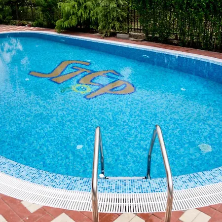 Step Hotel 3*